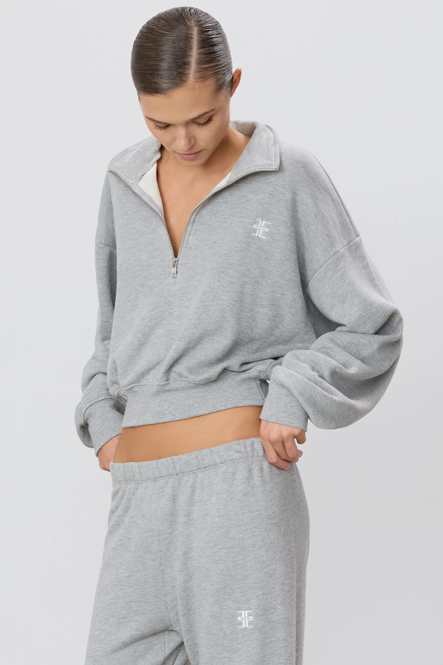 CROPPED HALF-ZIP SWEATSHIRT
