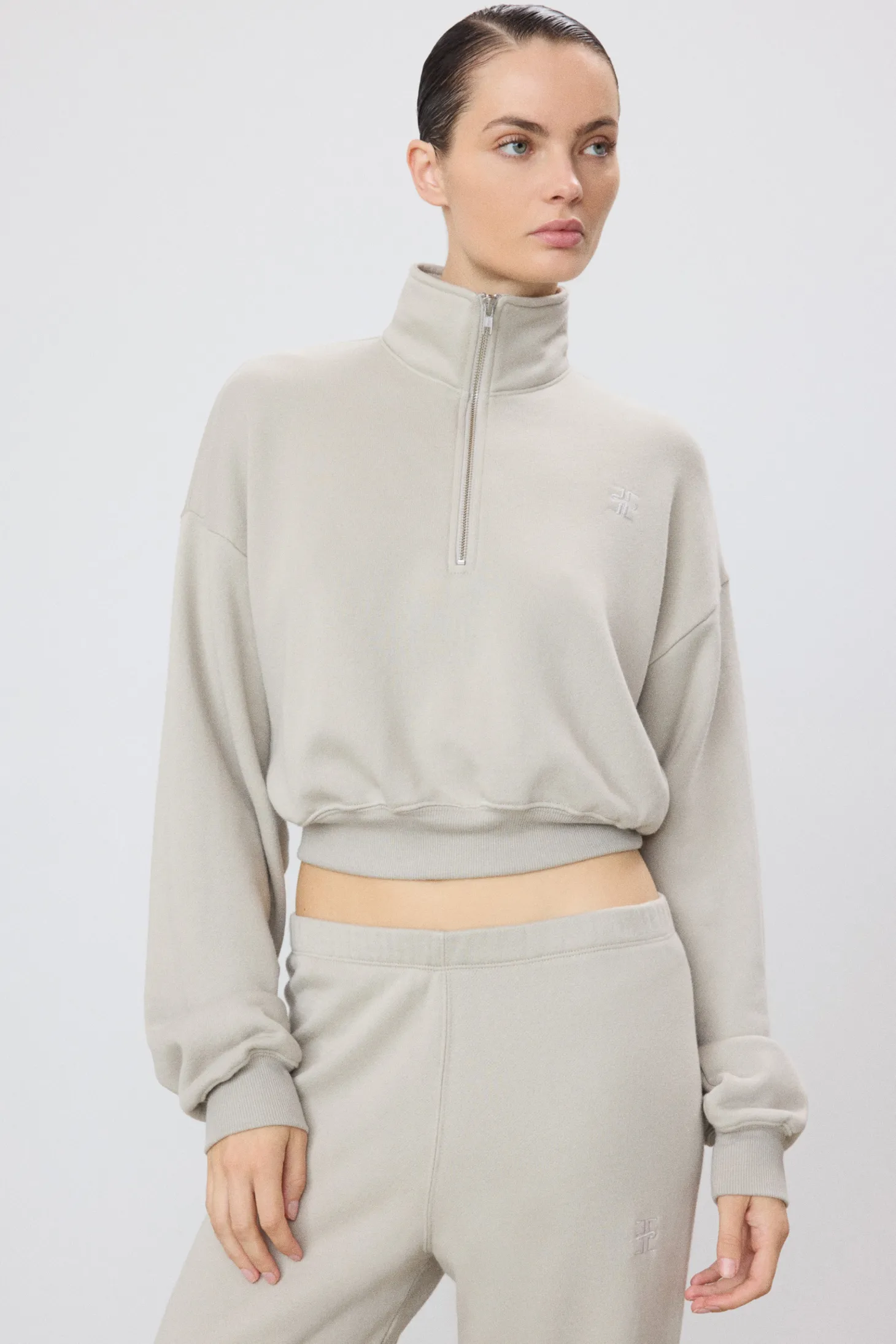 CROPPED HALF-ZIP SWEATSHIRT