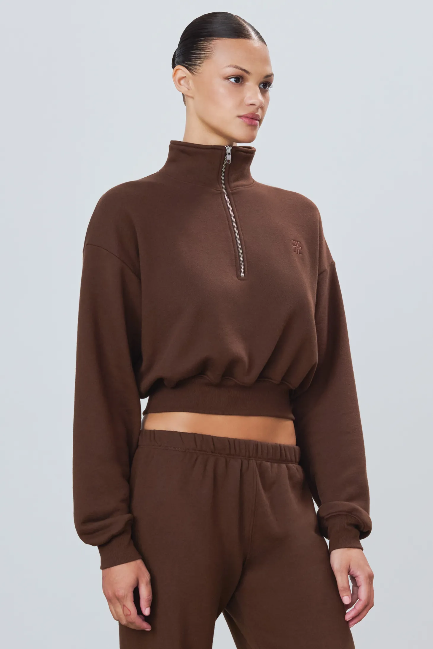 CROPPED HALF-ZIP SWEATSHIRT