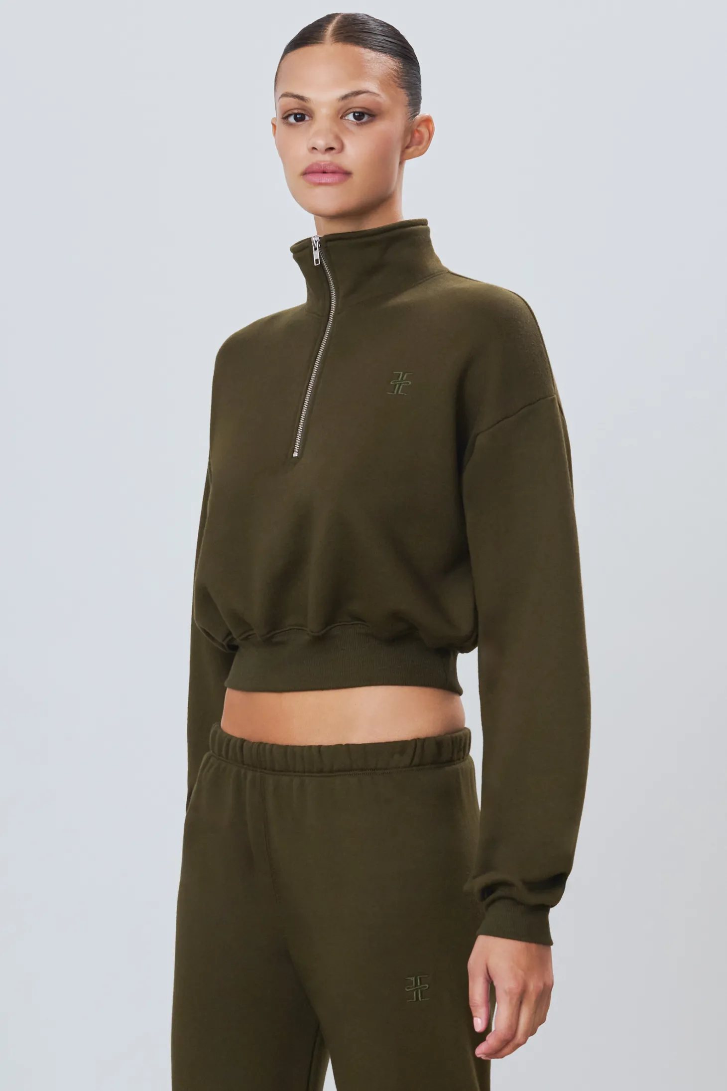 CROPPED HALF-ZIP SWEATSHIRT