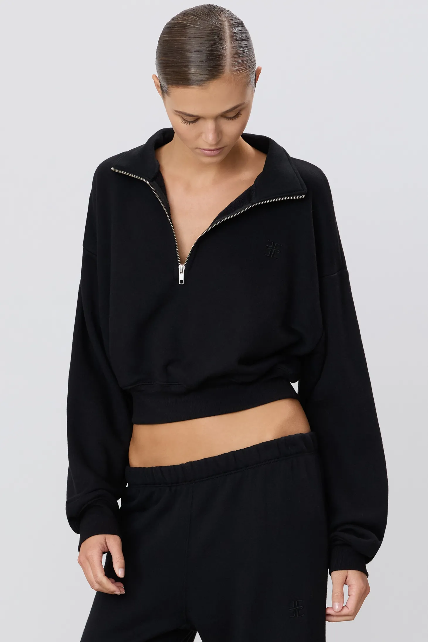 CROPPED HALF-ZIP SWEATSHIRT