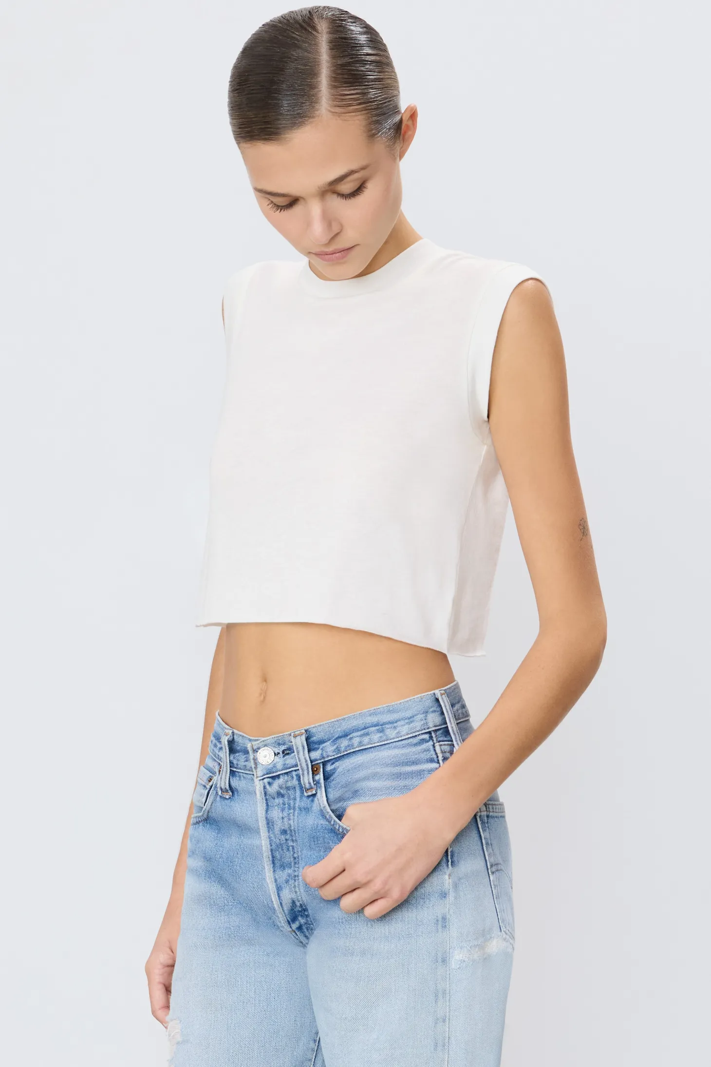 CROPPED MUSCLE TANK