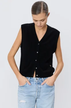 ELTON VEST