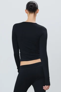 FITTED CREWNECK LONG SLEEVE T-SHIRT