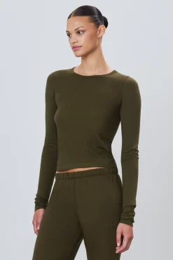 FITTED CREWNECK LONG SLEEVE T-SHIRT