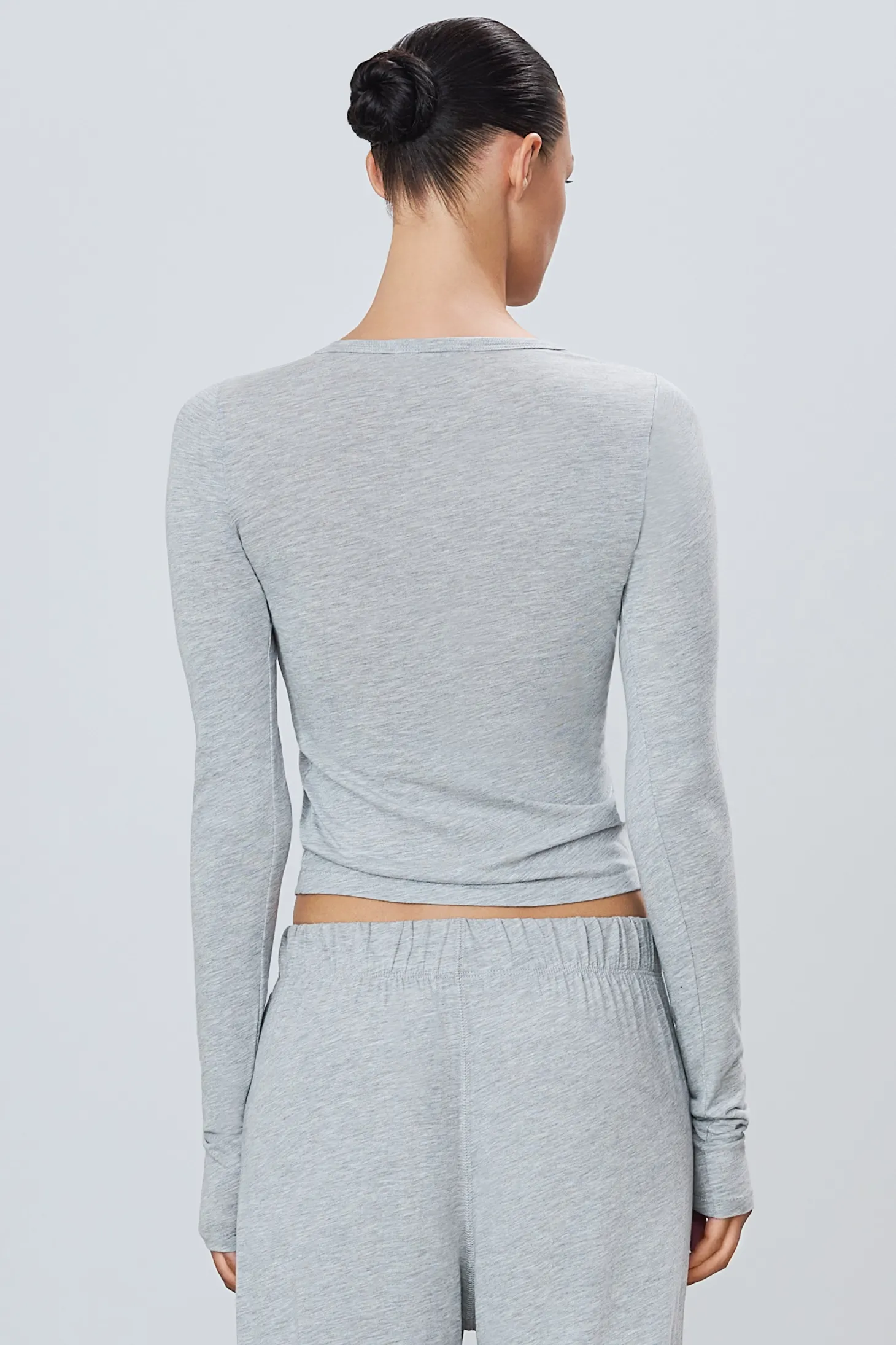 FITTED CREWNECK LONG SLEEVE T-SHIRT