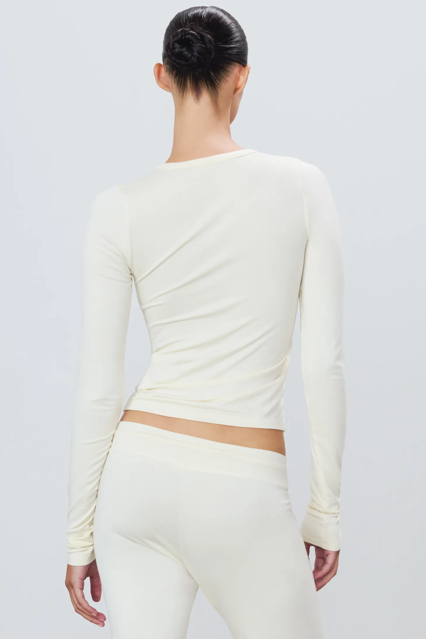 FITTED CREWNECK LONG SLEEVE T-SHIRT