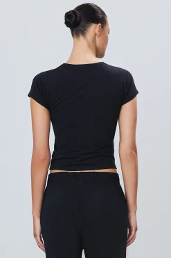 FITTED CREWNECK SHORT SLEEVE T-SHIRT