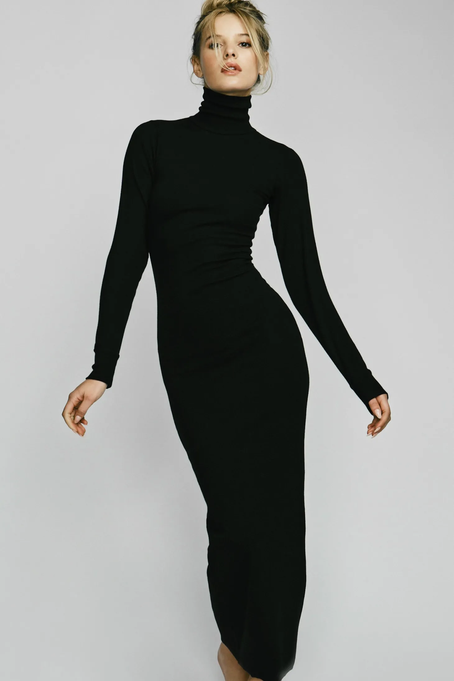 LONG SLEEVE TURTLENECK MAXI DRESS