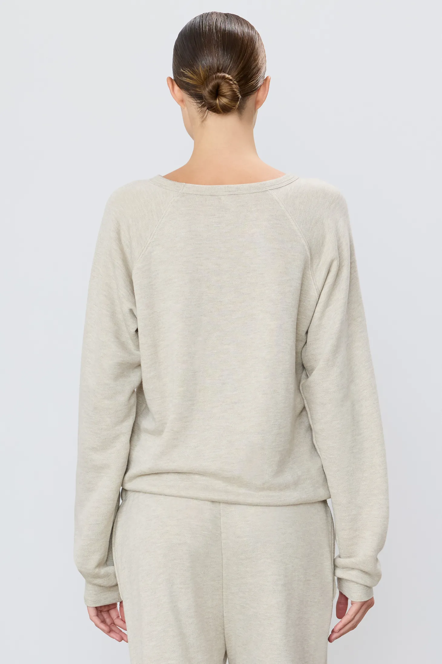 OVERSIZED RAGLAN SWEATSHIRT