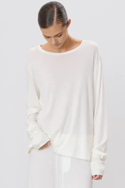 The Long Sleeve Boyfriend Tee by Éterne