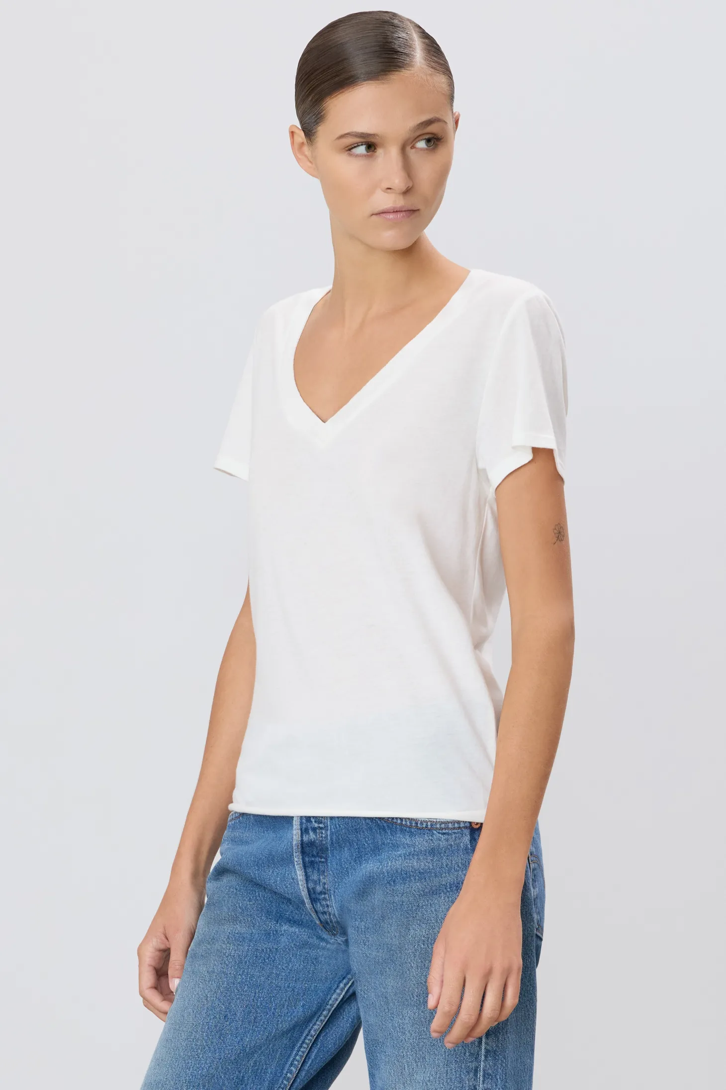 V-NECK T-SHIRT