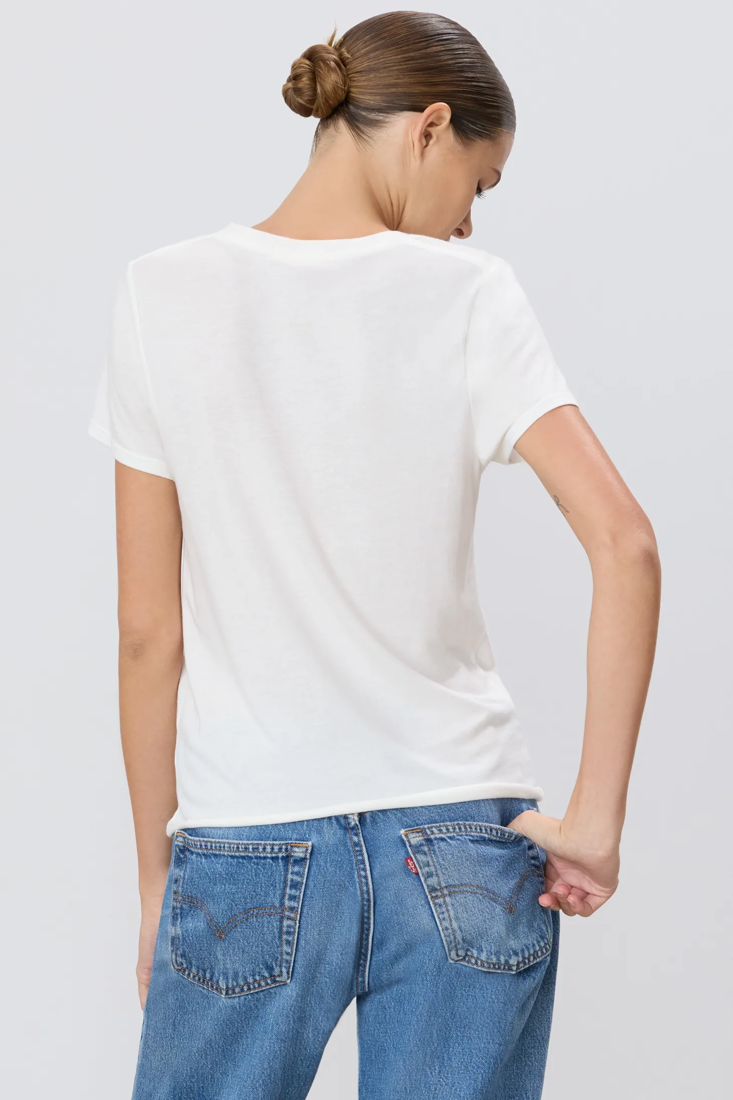 V-NECK T-SHIRT